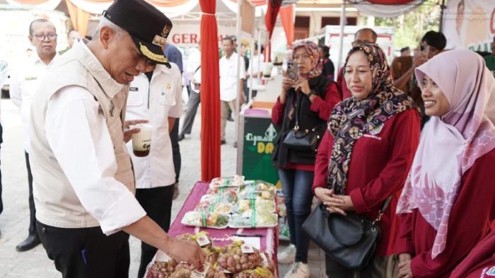 Pj-Bupati-Nganjuk-Sri-Handoko-Taruna-membuka-pelaksanaan-Gerakan-Pangan-Murah.jpg