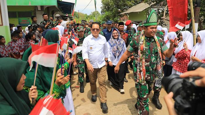 Pj-Gubernur-Jatim-Adhy-Karyono-dan-KASAD-Jenderal-TNI-Maruli-Simanjuntak.jpg