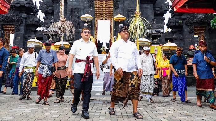 Pj-Gubernur-Jatim-Adhy-Karyono-meninjau-Pura-Agung-Jagat-Karana.jpg