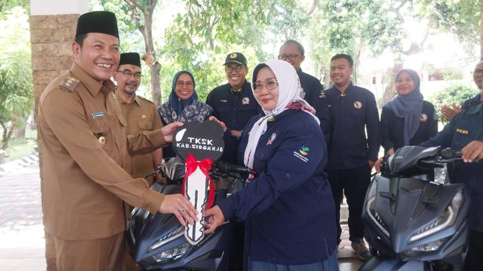 Pemkab Sidoarjo Berikan Belasan Unit Kendaraan Operasional untuk Para TKSK