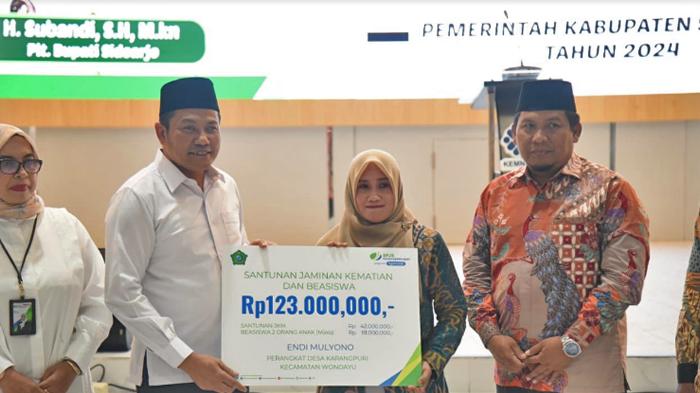 Plt Bupati Subandi Beri Proteksi BPJS Ketenagakerjaan kepada 10.931 Ketua RT/RW di Sidoarjo