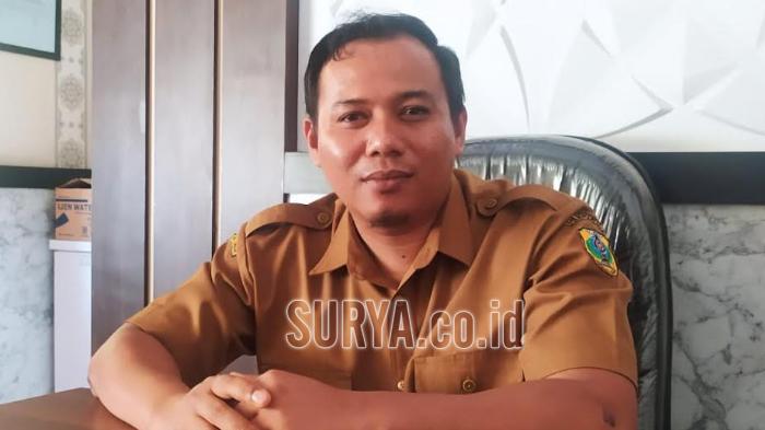Plt-Kepala-DPMD-Bondowoso-Lukman-Ari-Zafata-saat-dikonfirmasi.jpg