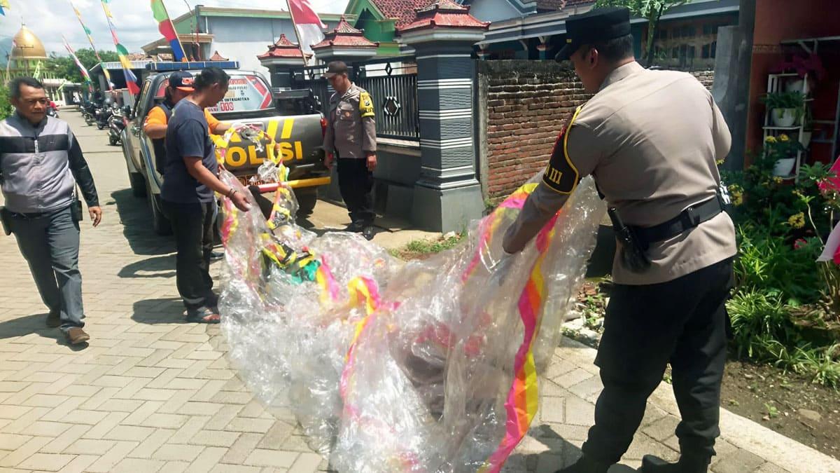 Detik-detik Balon Udara Meledak di Atap Rumah Tulungagung, Genteng Hancur