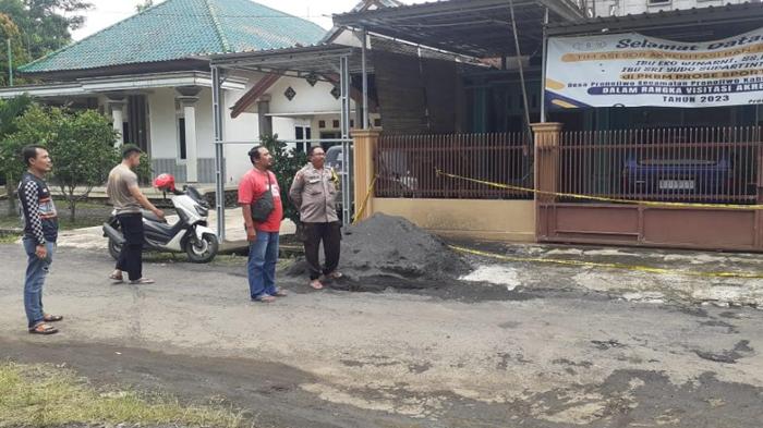 Polisi-melakukan-olah-TKP-peristiwa-pembacokan-sadis.jpg