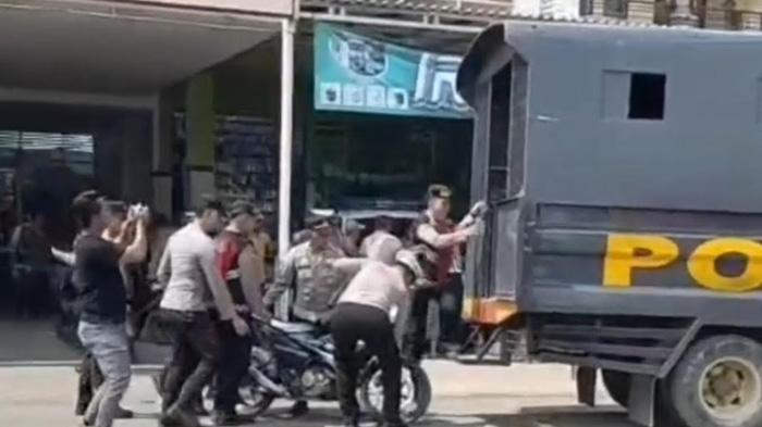 Warganet Mereaksi Sikap 'Galak' Polisi Merazia 122 Motor,  Kapolres : Agar Bangkalan Bersih Curanmor