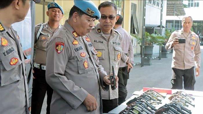 Senjata Api Para Polisi di Nganjuk Diperiksa : Pastikan Penuhi Standar Keamanan dan Sesuai Ketentuan