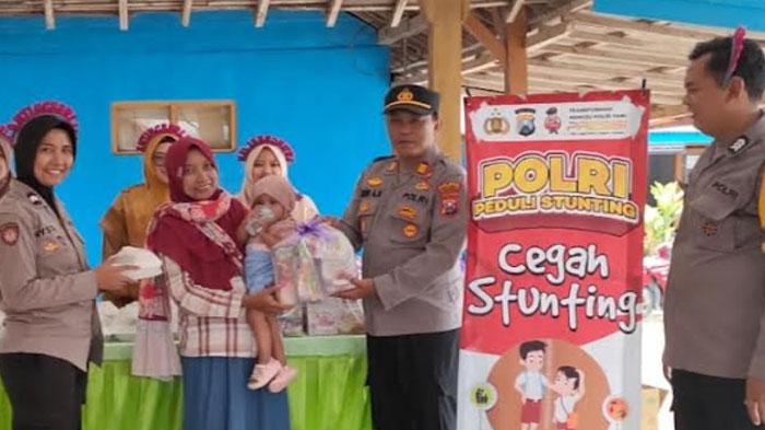 Polisi di Nganjuk Juga Aktif Menanggulangi Stunting, Serentak Bagikan Makanan Bergizi di 16 Desa