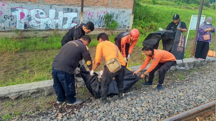 Pria Paro Baya Tewas Tertabrak KA Sancaka Utara di Pakal Surabaya