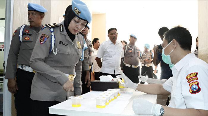 Propam Polda Jatim Gelar Tes Urine di Mapolres Gresik, Ini Hasilnya