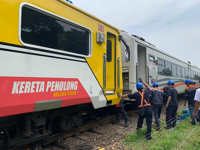 Proses-evakuasi-KA-PLB-75A-Pandalungan-yang-anjlok-di-Stasiun-Tanggulangi.jpg