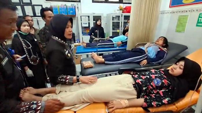 Puluhan-Siswa-di-Kedungadem-Bojonegoro-Diduga-Keracunan-MBG.jpg