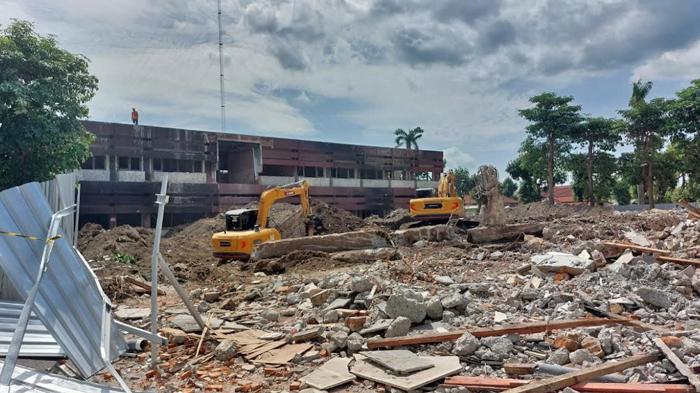 Gedung DPRD Kabupaten Kediri Diratakan, Pemkab Kediri: Awal 2026 Siap Dibangun Kembali