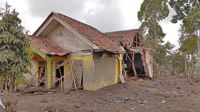 RELOKASI-Potret-kerusakan-rumah-akibat-Gunung-Semeru-Erupsi-di.jpg