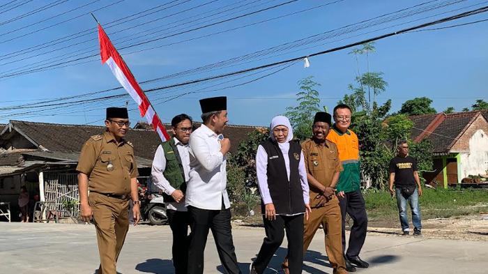 RESMIKAN-JALAN-Gubernur-Khofifah-bersama-Bupati-Gus-Fawait.jpg