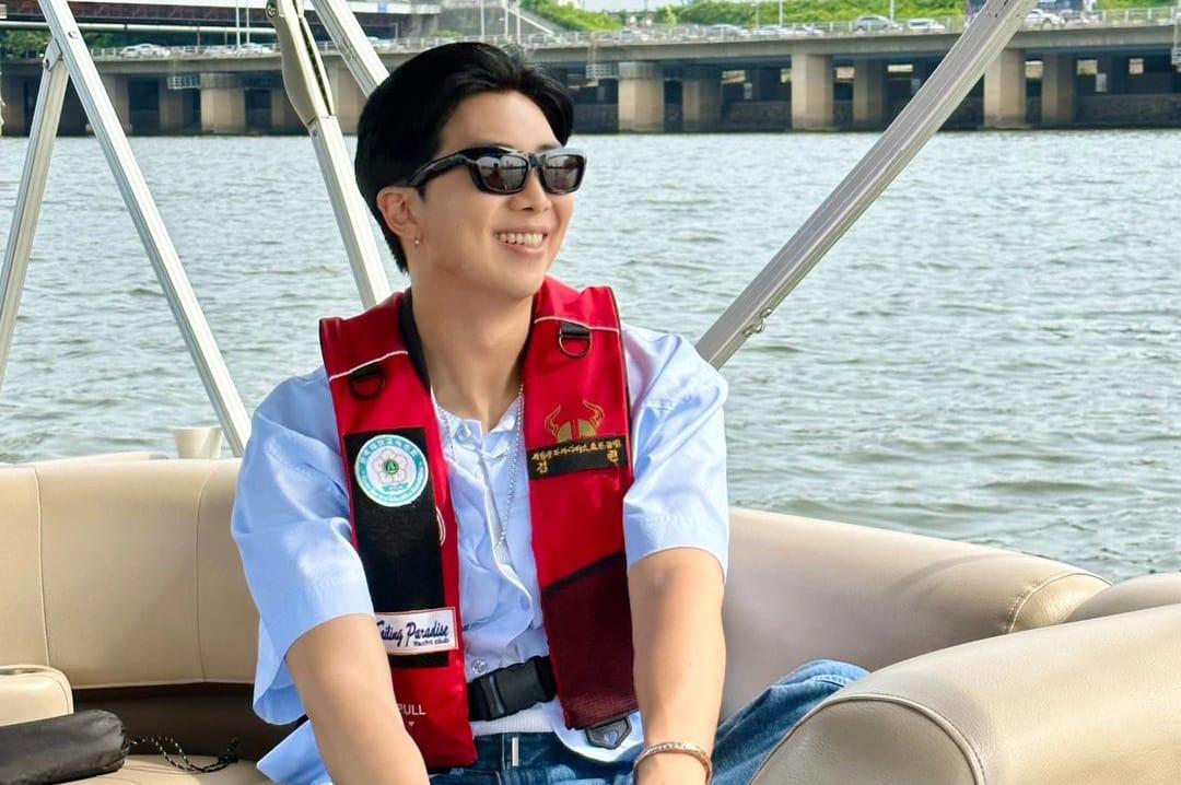 RM BTS Diduga Bakal Wamil Bareng Suga? ARMY Temukan Bukti saat Sang Idola Lakukan Live