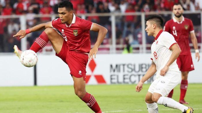 Rachmat-Irianto-saat-membela-Timnas-Indonesia-melawan-Vietnam.jpg