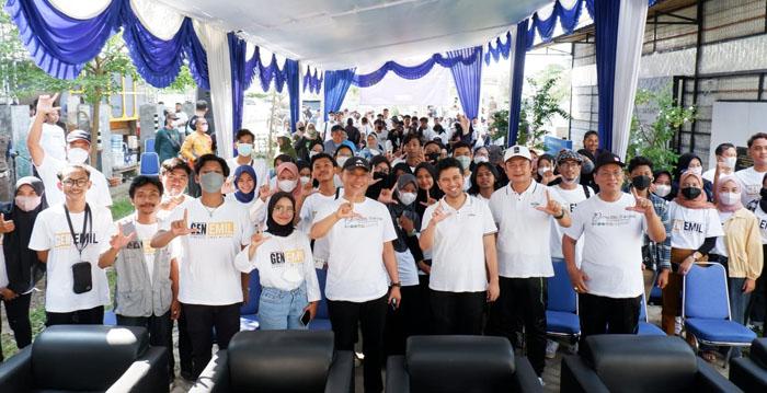 Ratusan-pemuda-mendeklarasikan-Gen-Emil-di-lokasi-TPST-Samtaku-Lamongan.jpg
