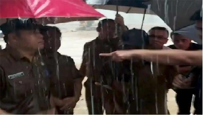 Rekam-Jejak-Yan-Munzir-Camat-Tukka-yang-Viral-Disemprot-Bobby-Nasution-Gegara-Lambat-Tangani-Banjir.jpg
