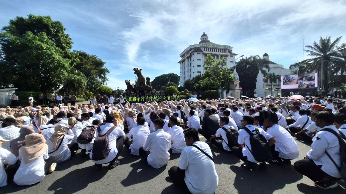 Ribuan Guru Honorer Non-Dapodik Ponorogo Demo, Tuntut Status Diakui