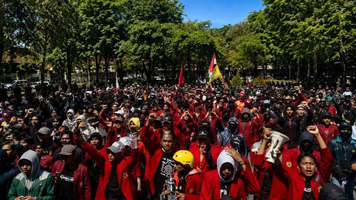 Ribuan-Mahasiswa-Surabaya-Turun-ke-Jalan-17-Juni-Ini-Daftar-Tuntutannya.jpg