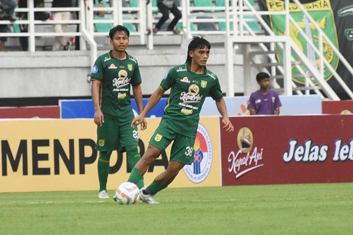 Ripal-Wahuidi-gelandang-Persebaya.jpg