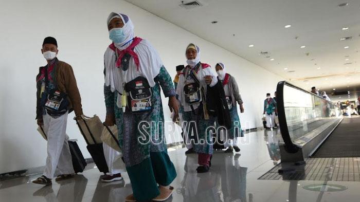 Rombongan-jemaah-haji-Kelompok-Terbang-Kloter-Pertama-asal-Tuban.jpg