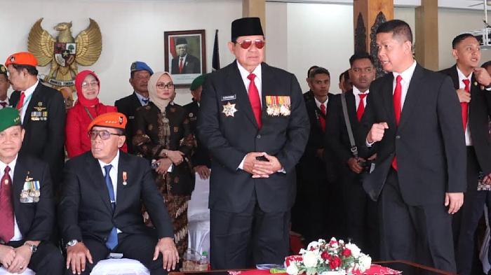 SBY-Puji-Upacara-HUT-Kemerdekaan-RI-ke-79-di-Pacitan.jpg