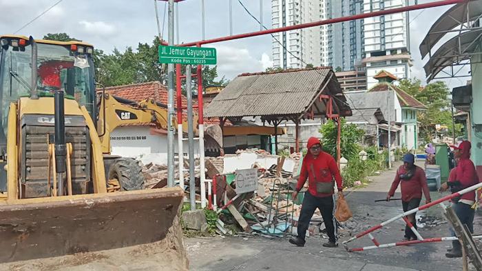SEGERA-DIEKSEKUSI-Sejumlah-bangunan-di-Jemur-Gayungan-akan-segera-diro.jpg