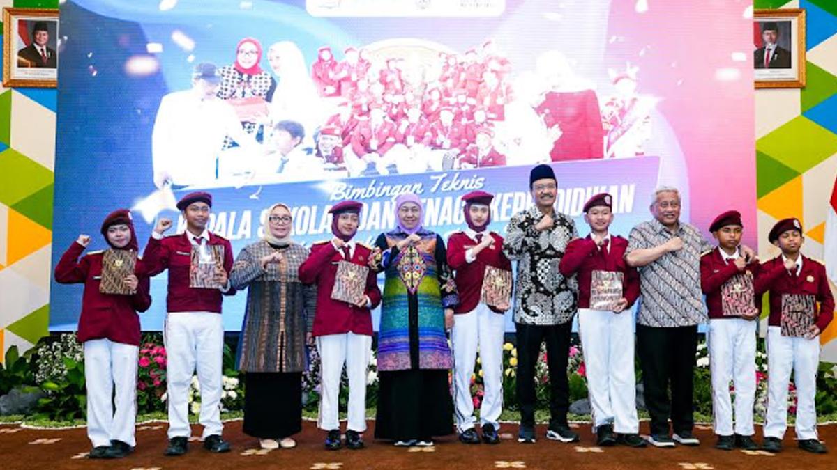 SEKOLAH-RAKYAT-Menteri-Sosial-Saifullah-Yusuf-Gus-Ipul-turut-hadir.jpg