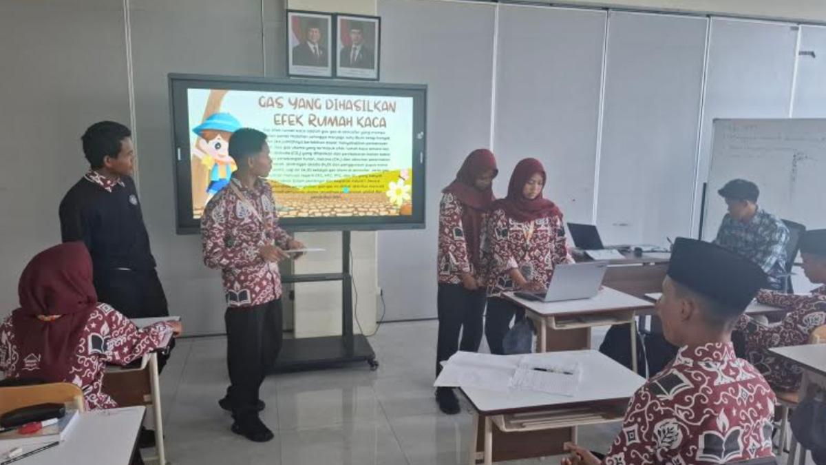Guru Sekolah Rakyat SMRA 21 Unesa Surabaya Tunggu Kurikulum Tahun Ajaran Baru