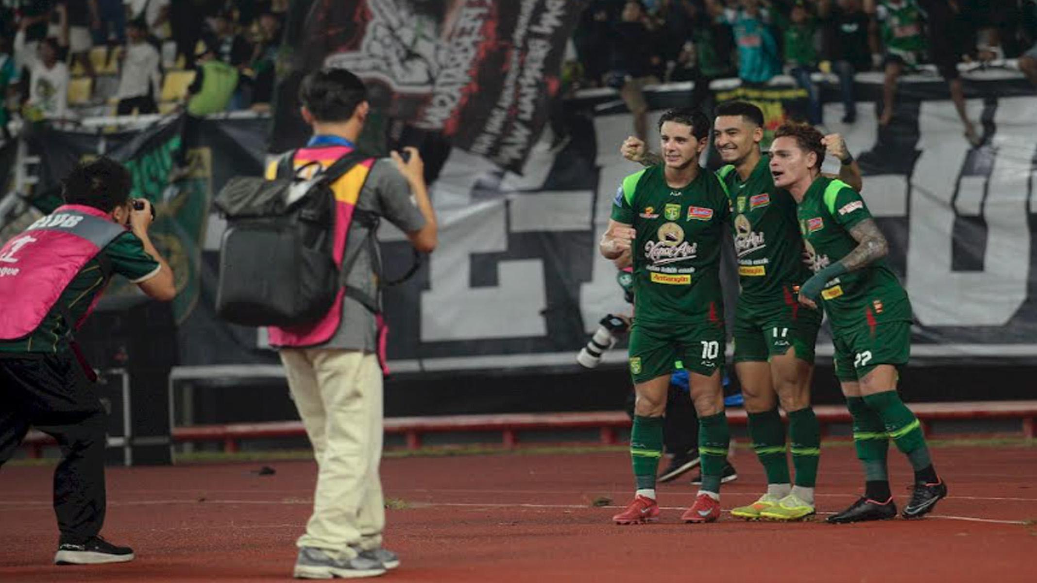SELEBRASI-pERSEBAYA-pERSIB.jpg