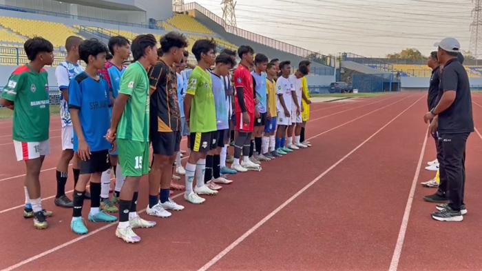 SELEKSI-PEMAIN-Gresik-United-menggelar-seleksi-pe.jpg