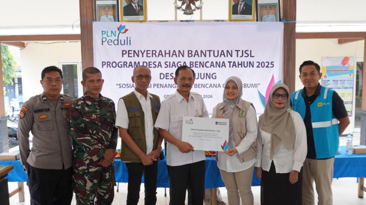 SIAGA-BENCANA-Penyerahan-secara-simbolis-bantuan-TJSL-dari-PLN-UIT-JBM-berupa.jpg