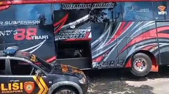 SITUASI-DI-TKP-KECELAKAAN-Kecelakaan-menimpa-Bus-Pariwisata-me.jpg