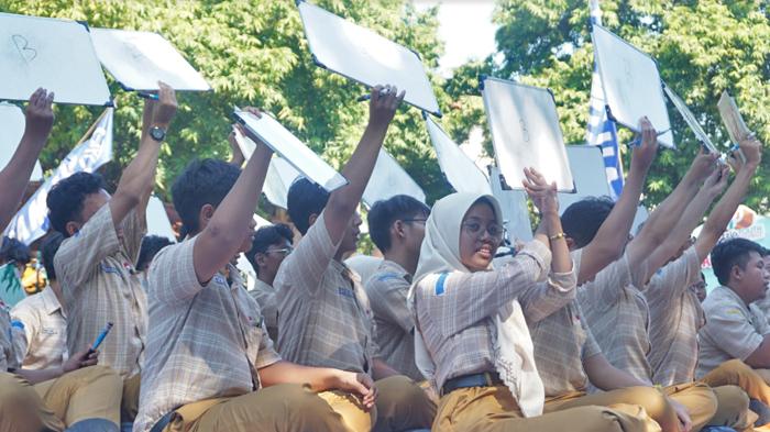 SMA 15 Surabaya Tampilkan Siswa-Siswi Berprestasi di Fazzio Youth Project Yamaha Goes to School 2024