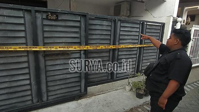 Saat-sekuriti-menunjukkan-lokasi-rumah-kejadian-perkara.jpg