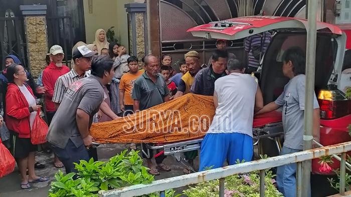 Saat-warga-mengantarkan-jenazah-Suparman-ke-TPU.jpg