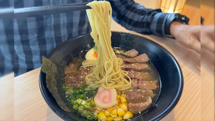 Ada Tatami Jepang di Guri Ramen Surabaya, Tempat Makan Berkonsep Villa yang Ramah Anak