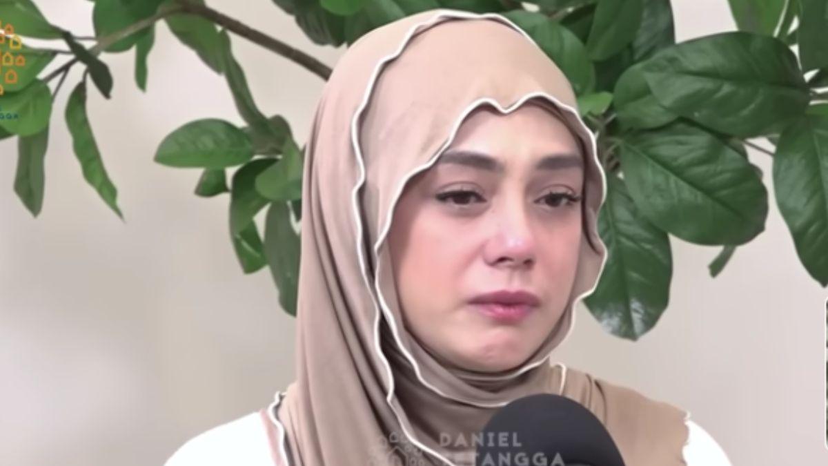 Sambil-Menangis-Celine-Evangelista-Menyesal-Dulu-Suka-Berpakaian-Terbuka-Bawa-Negatif-ke-Orang.jpg
