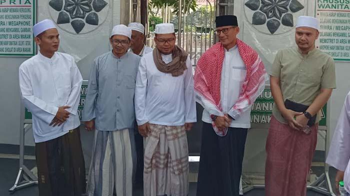 Sandiaga Uno Ziarah ke Makam Sunan Ampel, Gandeng Pemkot Surabaya Kembangkan Wisata Religi