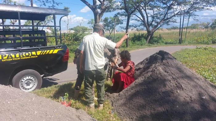 Kerap Ganggu Anak Sekolah, ODGJ Perempuan di Banyuwangi Diamankan Petugas Satpol PP