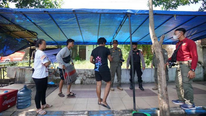Satpol PP Kota Madiun Bina Para Pedagang yang Berjualan di Trotoar