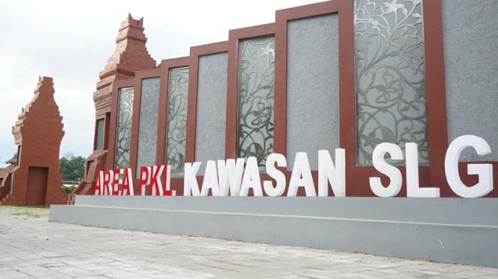Sentra-PKL-di-kawasan-Simpang-Lima-Gumul-Kabupaten-Kediri.jpg