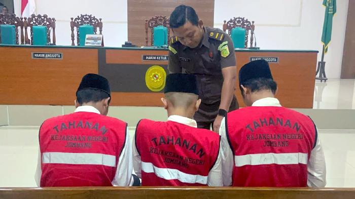Sidang-Kasus-Pembunuhan-Siswi-SMA-Jombang-Tiga-Terdakwa-Dituntut-Penjara-Seumur-Hidup.jpg