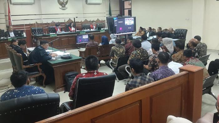 Sidoarjo-di-Ruang-Cakra-Kantor-PN-Tipikor-Surabaya-Senin-4112024.jpg