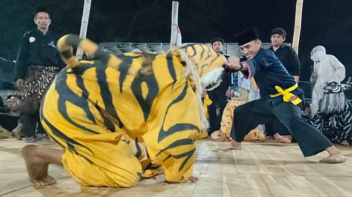 Silat-Macan-khas-Gresik-1.jpg