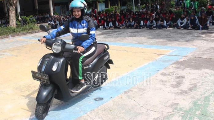 Antusiasme Siswa SMAN 3 Surabaya saat Jajal Motor Classy Yamaha di Fazzio Youth Project