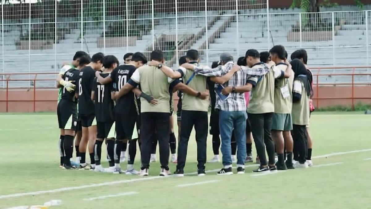 Skuad-Gresik-United-dalam-pertandingan-terakhir-melawan-Perseden-Denpasar-d.jpg