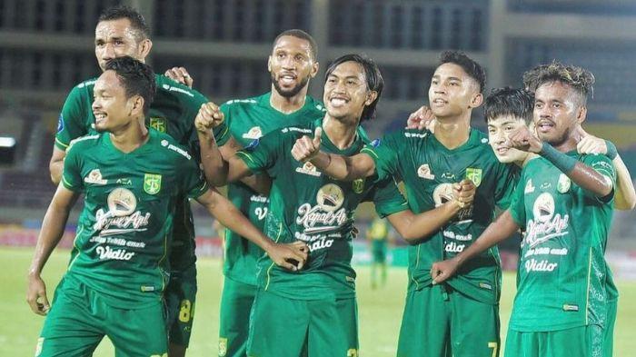 Skuad-Persebaya-Surabaya-di-Liga-1-20212022-saat-merayakan-gol.jpg