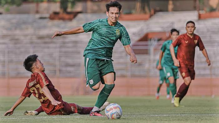 Skuad-pelapis-Persebaya-Surabaya-menghadapi-Raka-FC.jpg